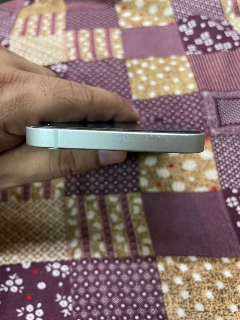 Apple iPhone 12 4