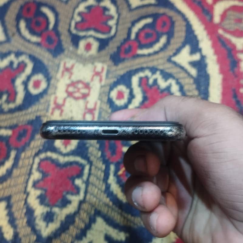 Apple iPhone X 4