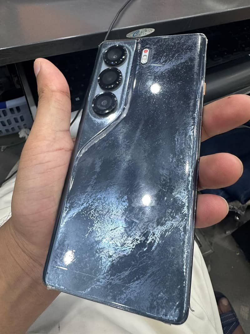 Tecno CAMON 40 Pro 0