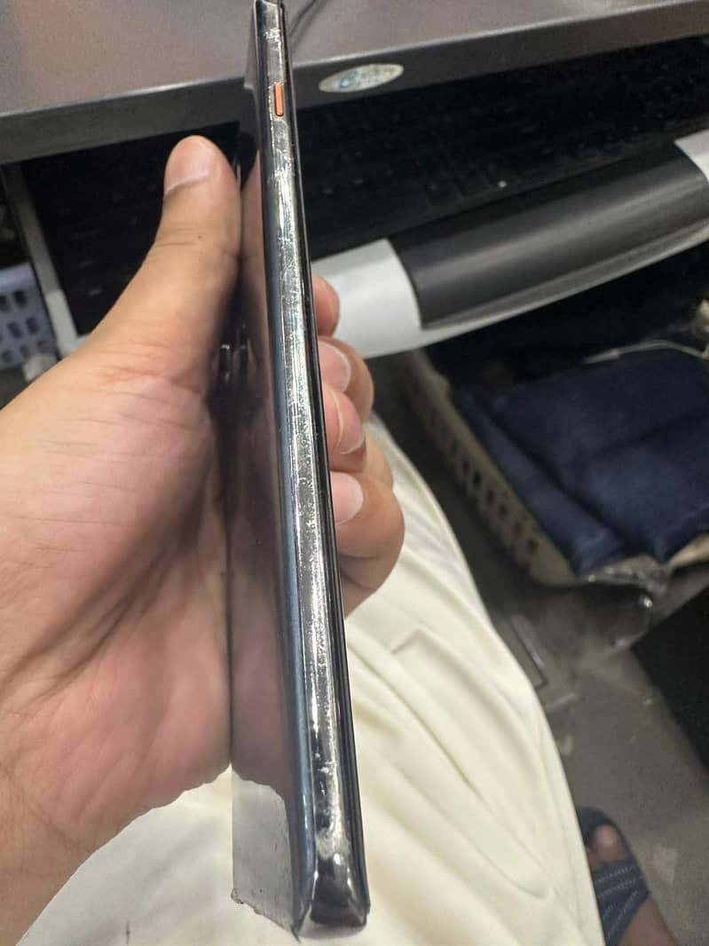 Tecno CAMON 40 Pro 1