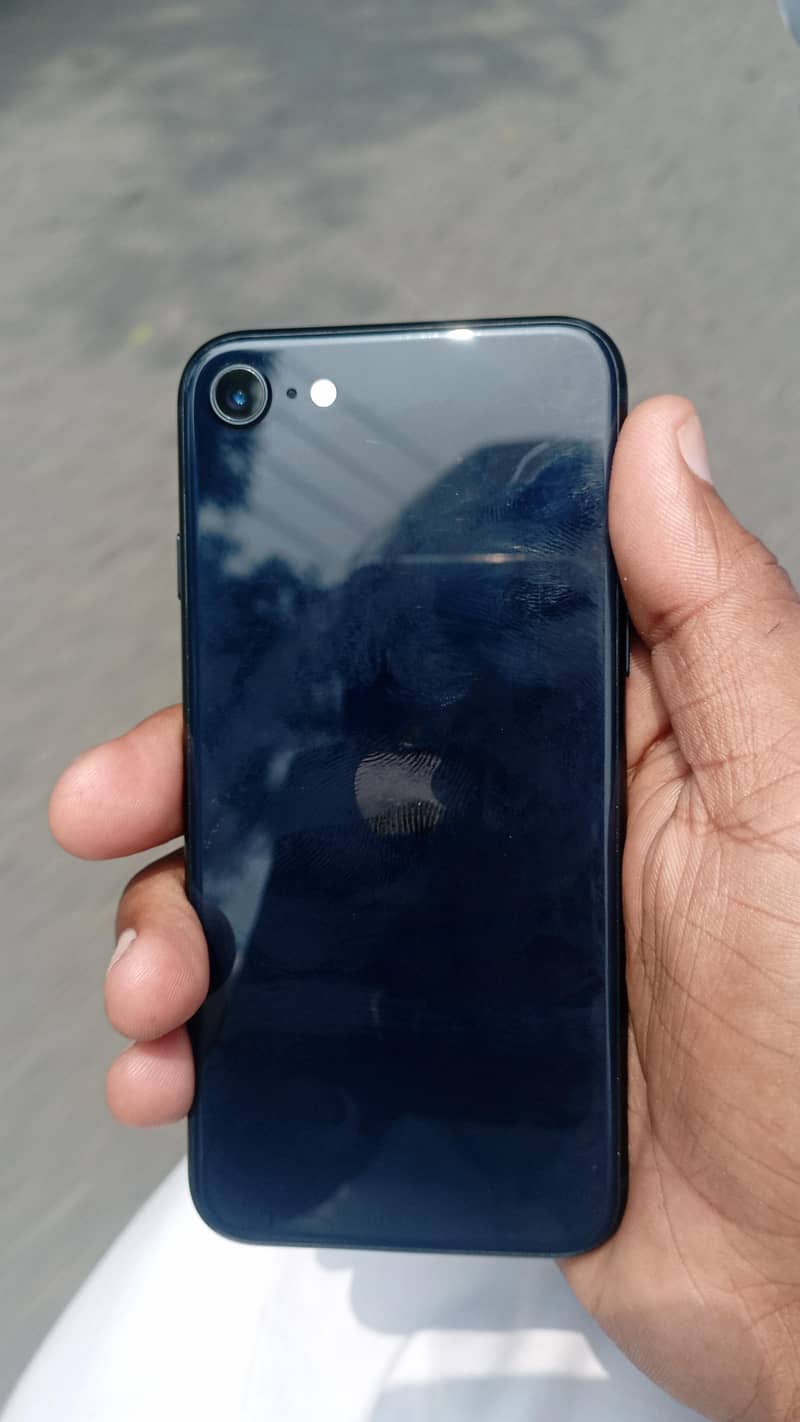 iPhone se3 0