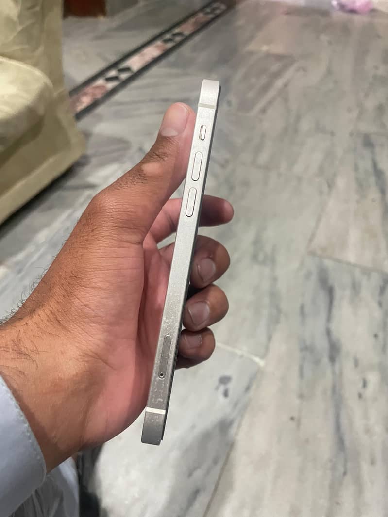 Apple iPhone 12 3