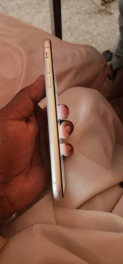 Apple iPhone 11.128