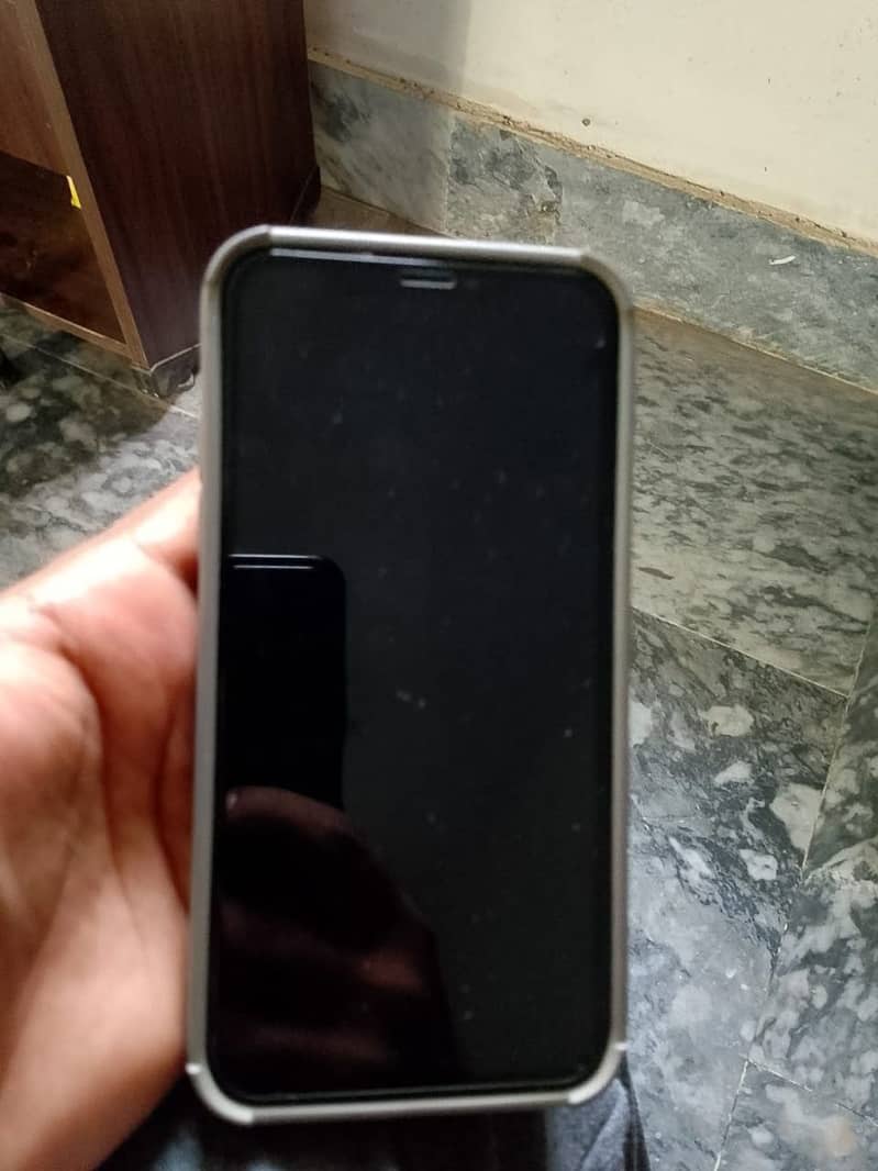 Apple iPhone X 4