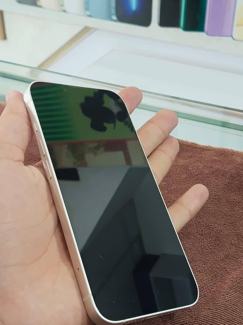 Apple iPhone 13 4