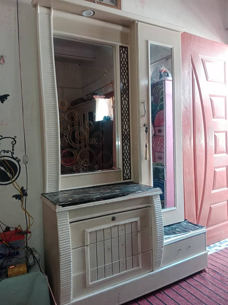 dressing with wardrobe 0