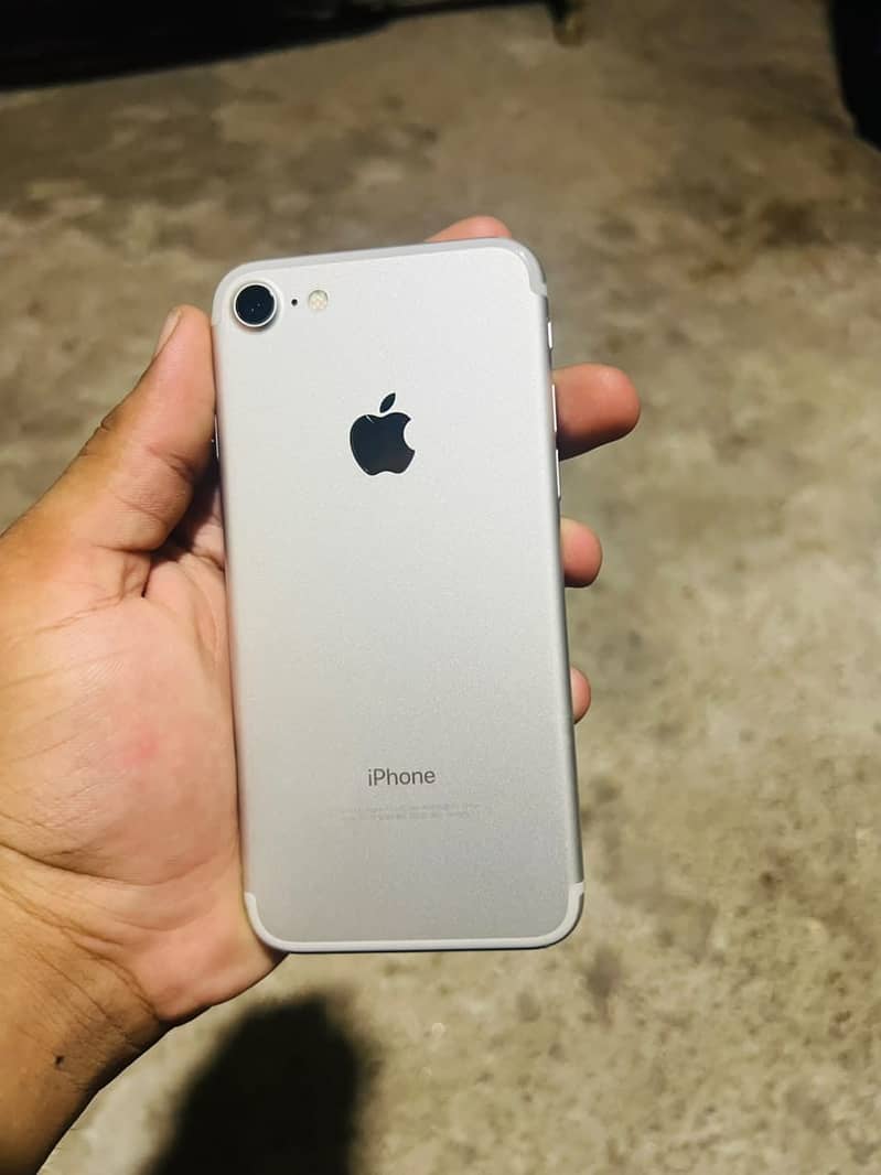 Apple iPhone 7 2