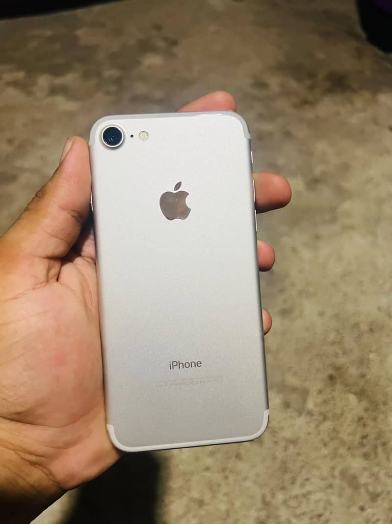 Apple iPhone 7 3