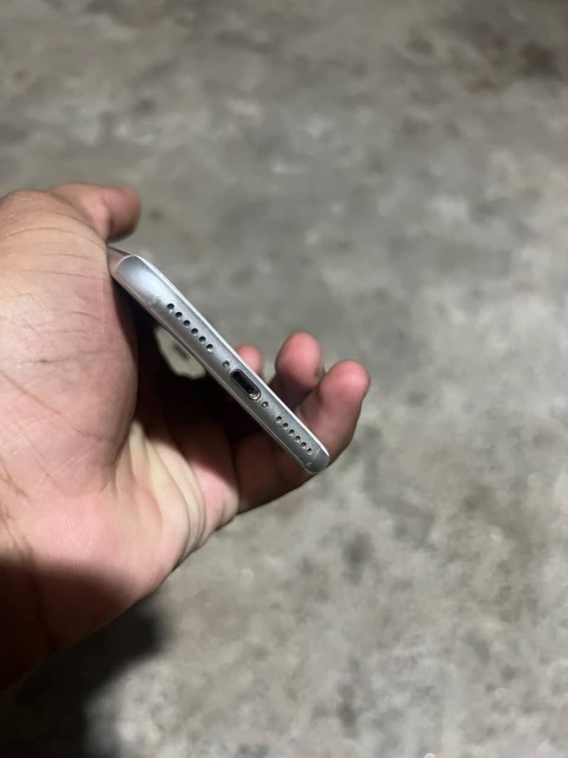 Apple iPhone 7 4