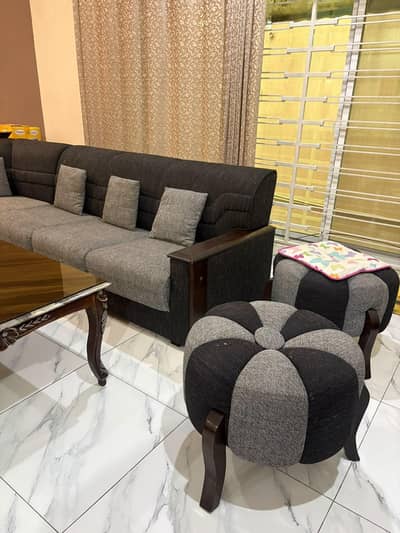L shape sofa with 4 seats. sofa cumbed. table chairs. deep refrigerator