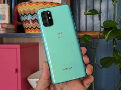 One Plus 8T 12 / 256 GB DUAL SIM PETCH ALL OK JUST BACK LITTLE CRACK