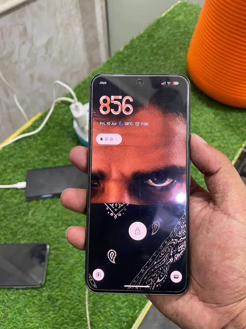 Google Pixel 8 5