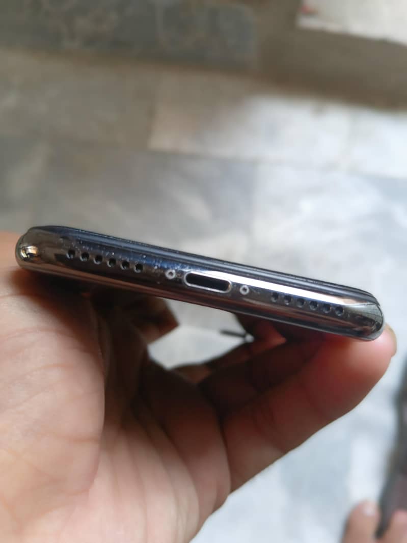 Apple iPhone X 3