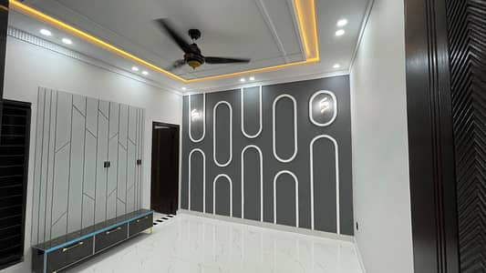 6.25 Marla Beautiful Corner House For Sale In Park Avenue