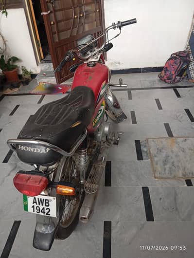 Crown 2022 Model Red colour