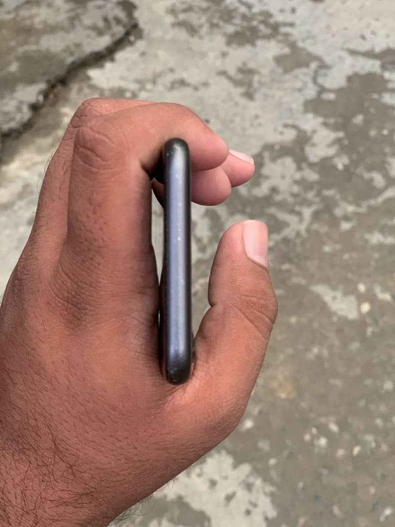 Apple iPhone 8 3