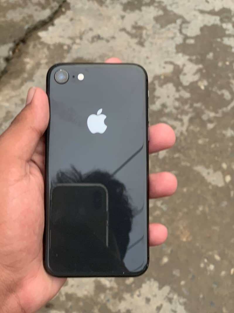 Apple iPhone 8 4