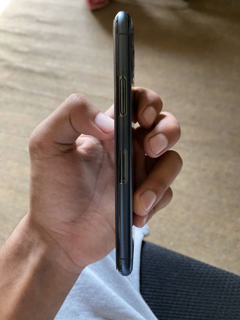Apple iPhone 11 Pro 1