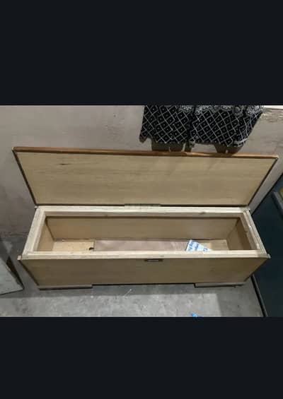 Table with inner storage plus sitting