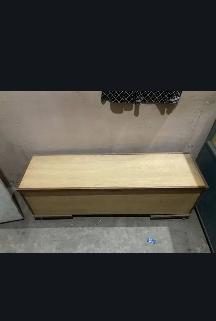 Table with inner storage plus sitting 1