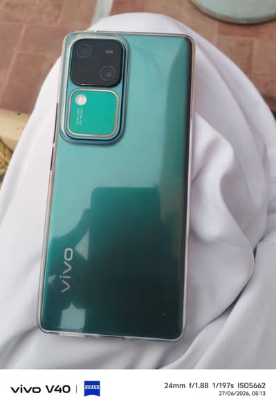 Vivo V30
