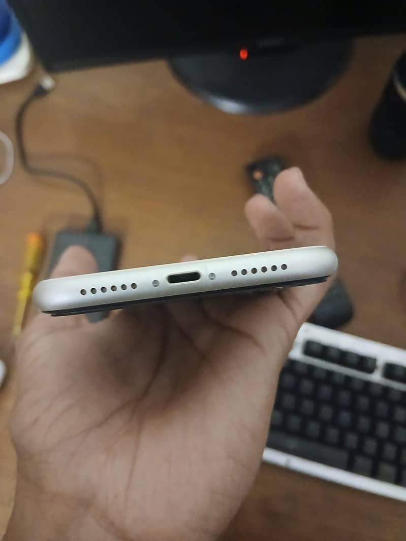 Apple iPhone 11 1