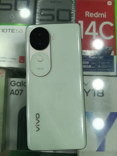 Vivo V40e