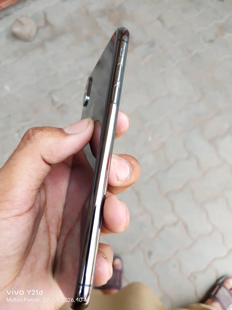 Apple iPhone XS Max 1