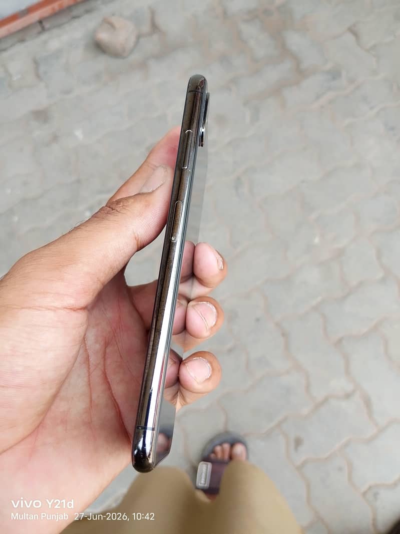 Apple iPhone XS Max 2