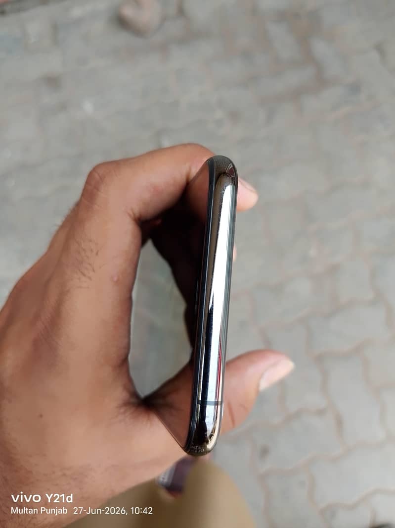 Apple iPhone XS Max 3