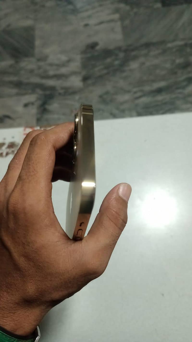 Apple iPhone 13 2