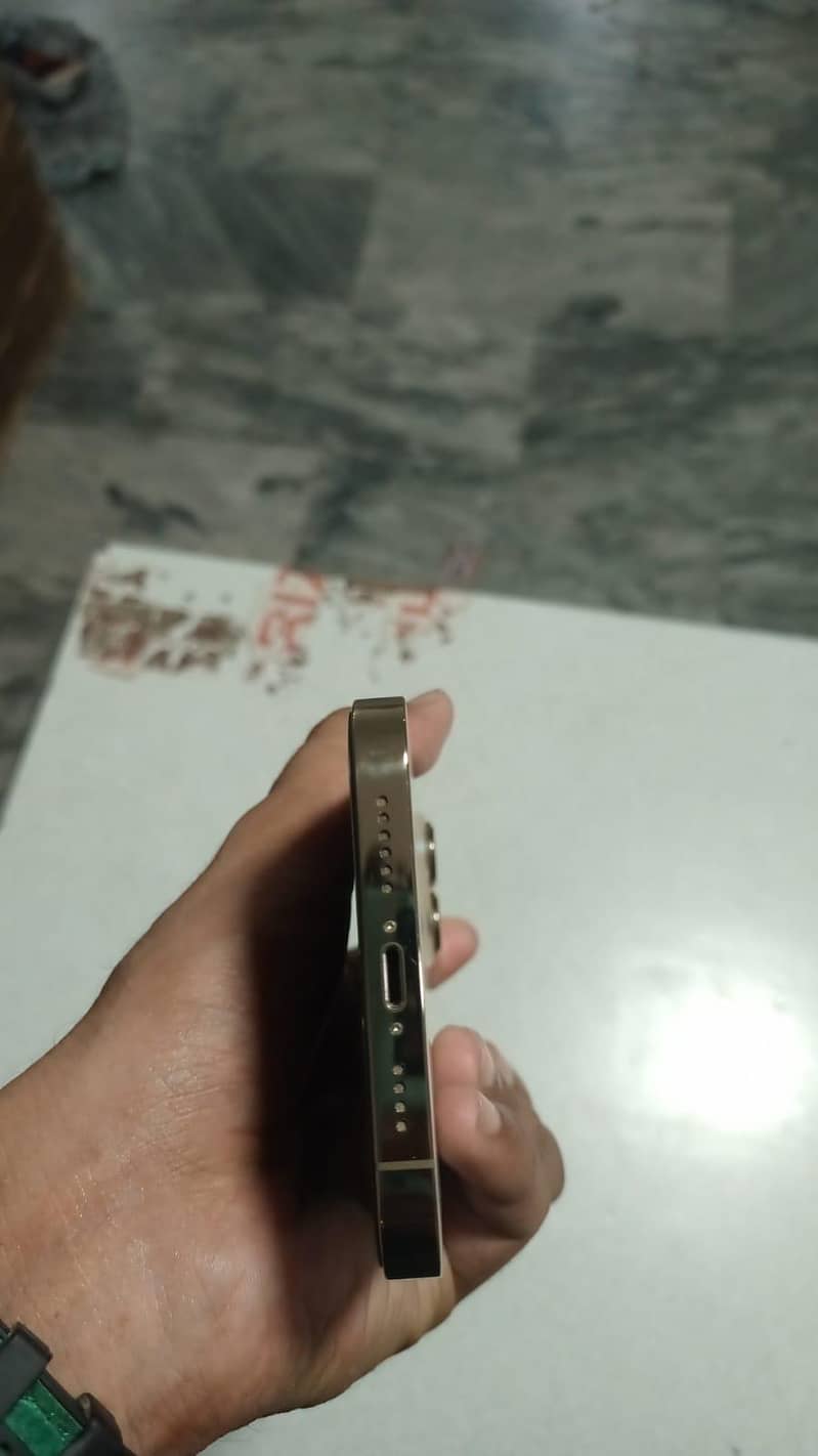Apple iPhone 13 3
