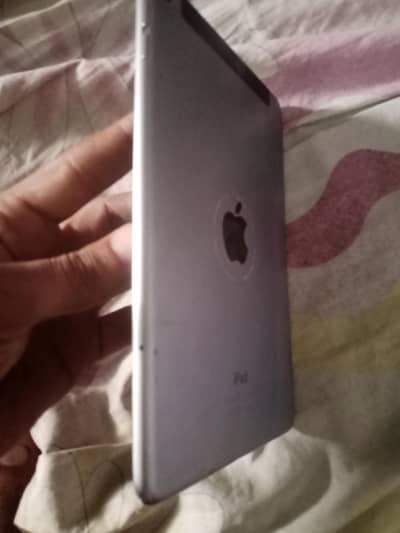 ipad mini4 16gb hai PUBG freefire k Liye bypass hai read full add