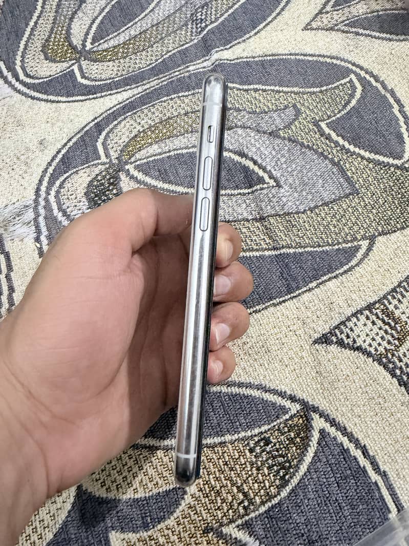 Iphone 11 pro 4