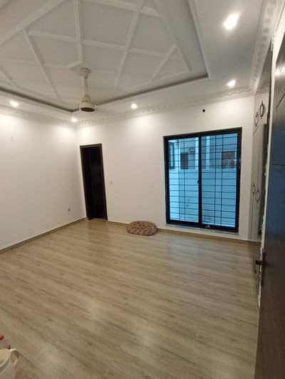 10 Marla Upper Portion Available For Rent Good Location