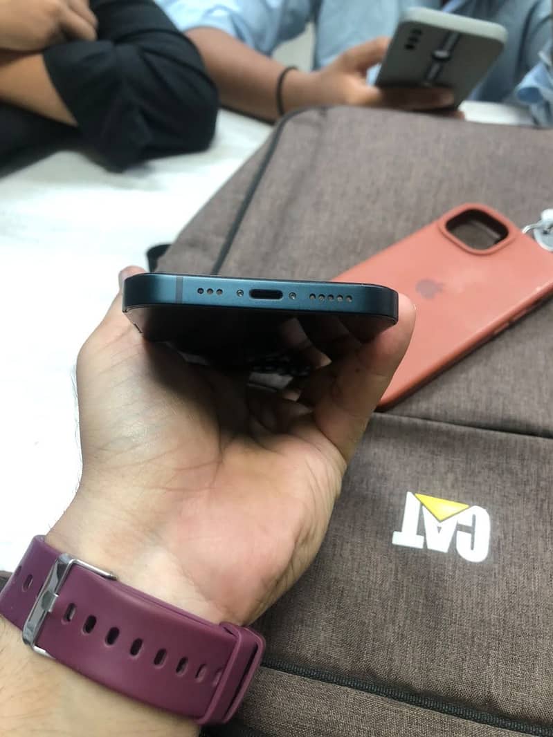 Apple iPhone 13 0