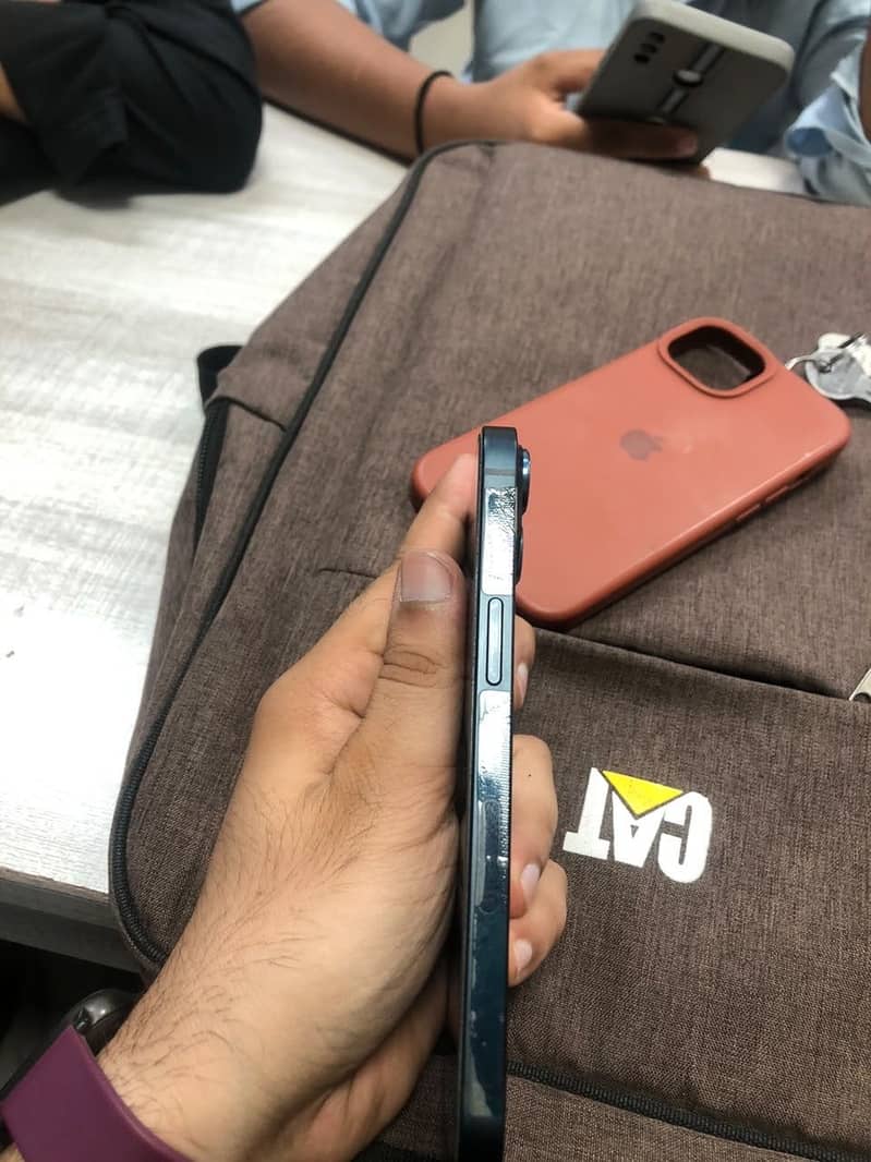Apple iPhone 13 1