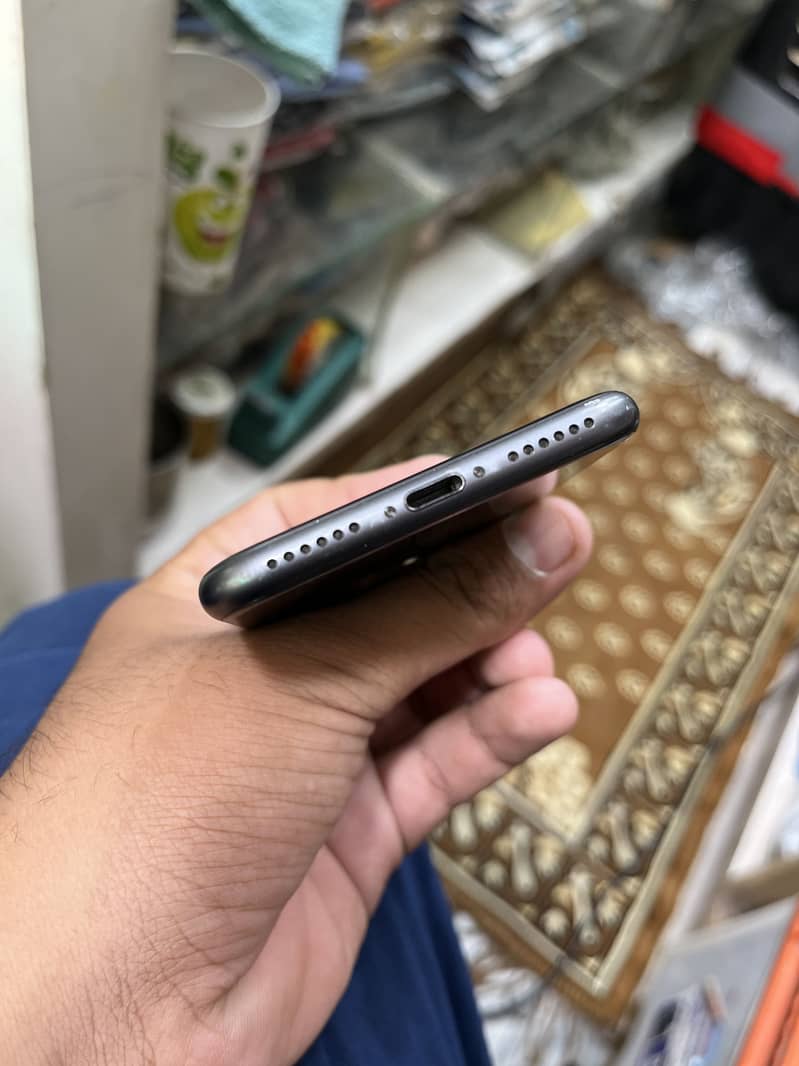 Apple iPhone 8 1