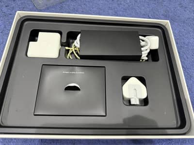 Apple MacBook Air – Slim, Lightweight & Excellent Condition