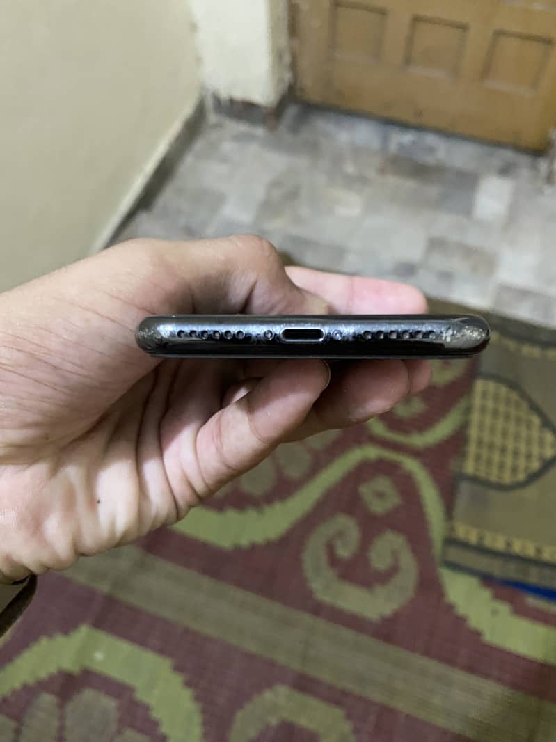 iPhone X 4