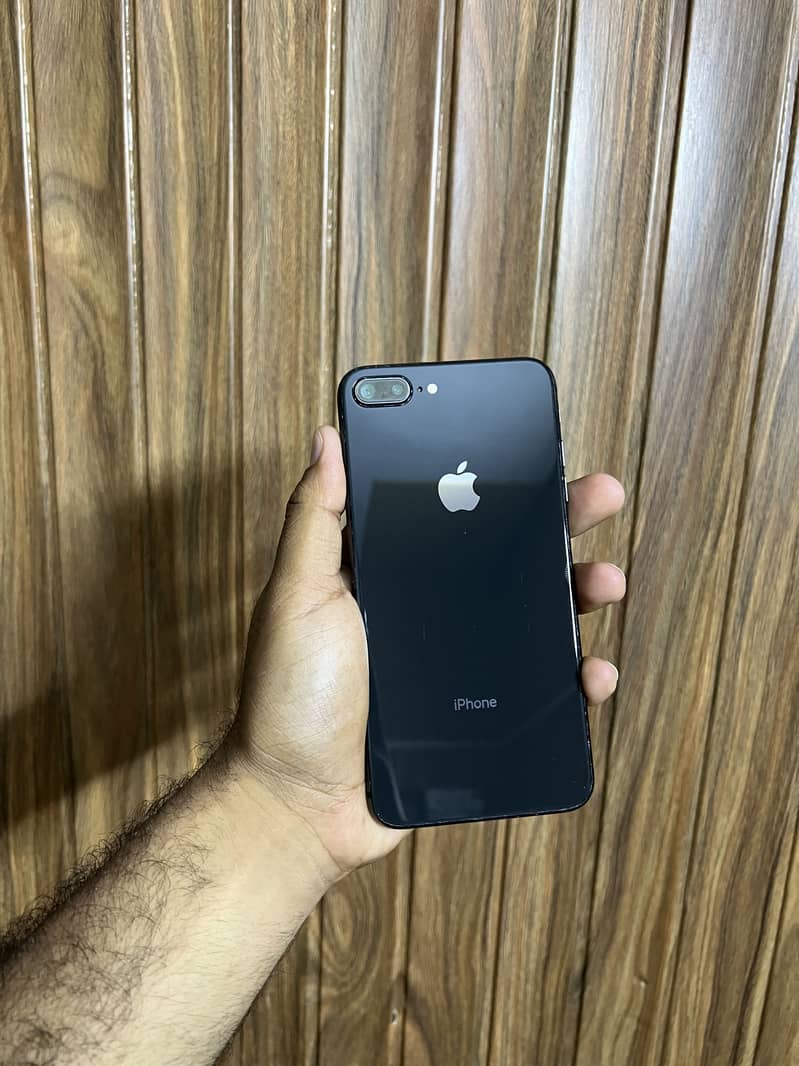 Apple iPhone 8 Plus 0