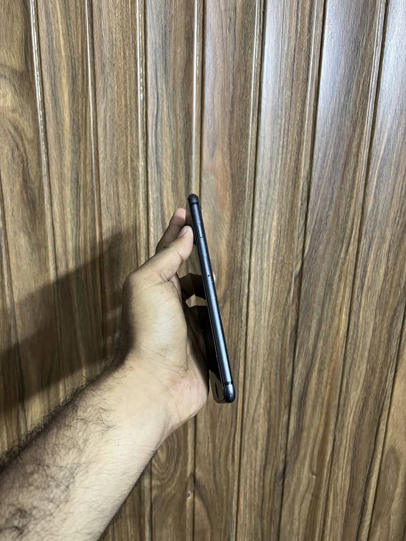 Apple iPhone 8 Plus 4