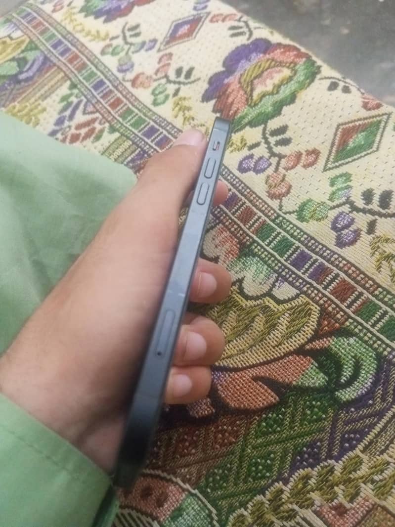 Apple iPhone 12 0