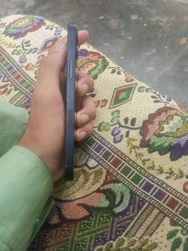 Apple iPhone 12 1