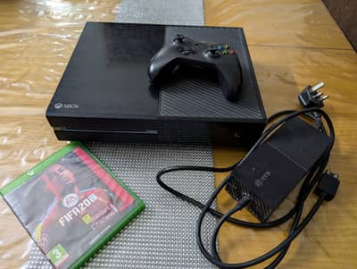 X box One [500gb] with 3 original cds