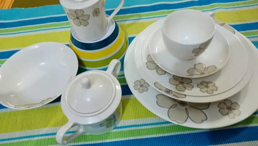 Dinner Set Stone Glass UAE/ Tea Thermos Germany
