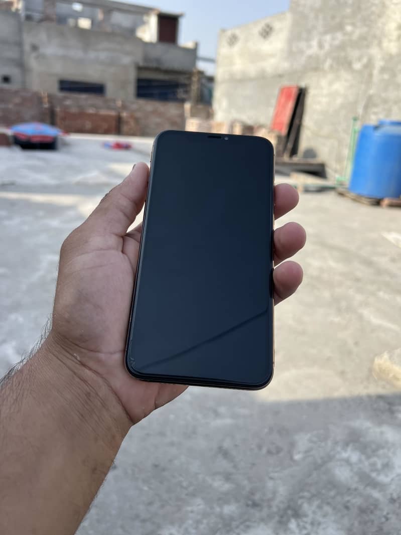 Apple iPhone XS Max 4