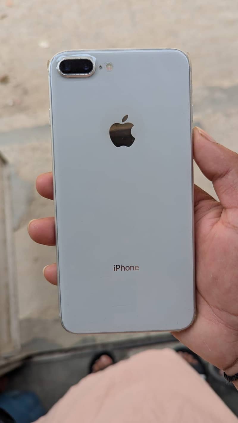 Apple iPhone 8 Plus 4
