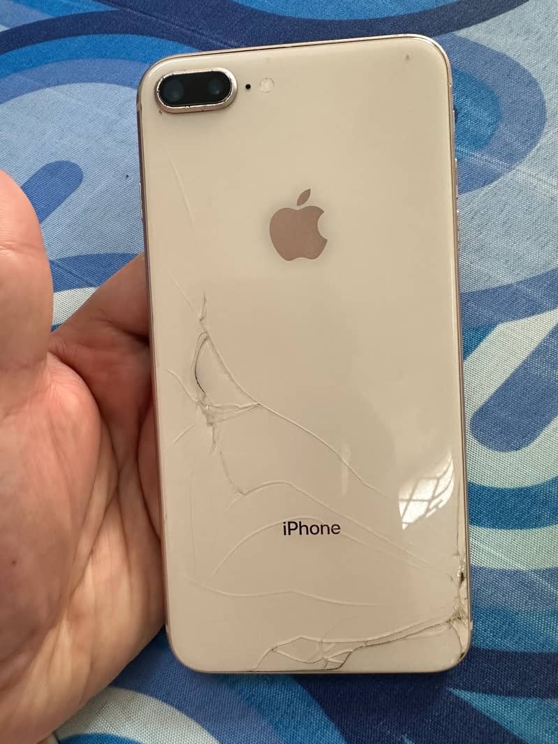 Apple iPhone 8 Plus 3