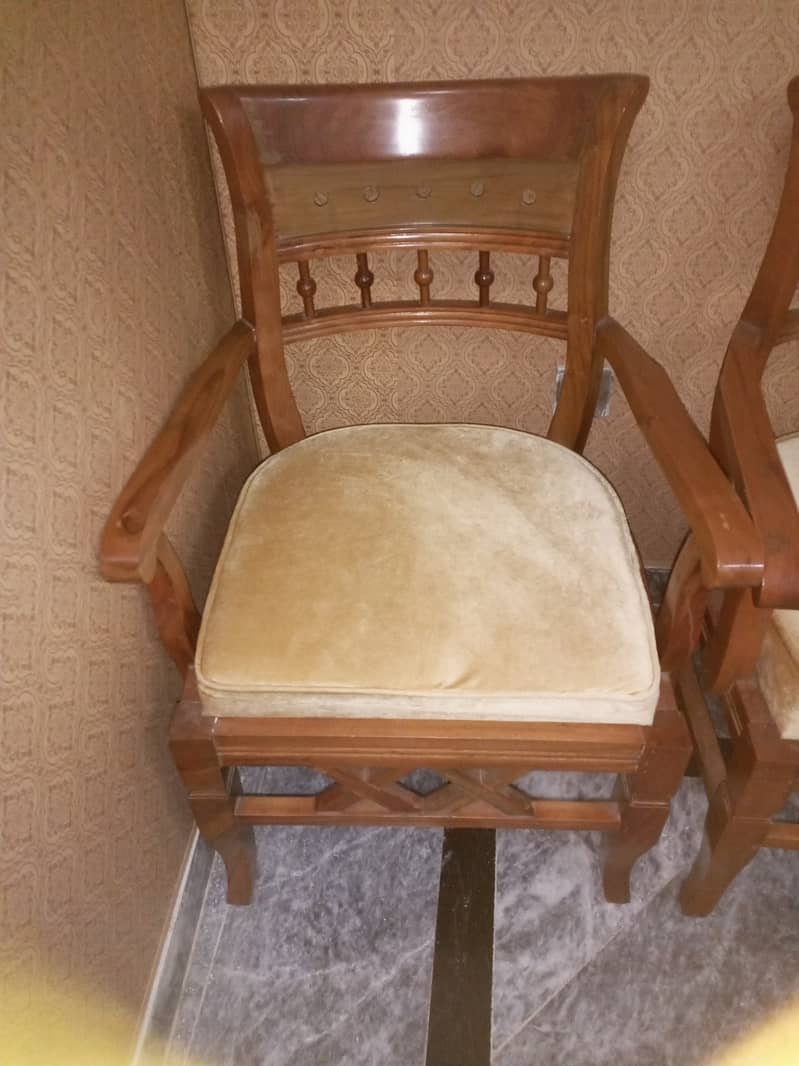 Solid wood set in good condition 0